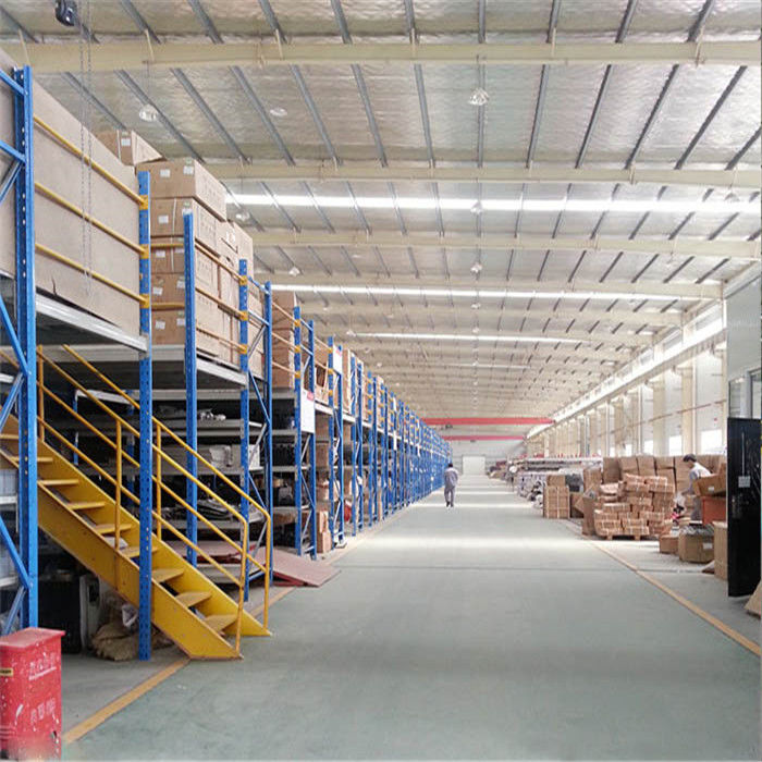 Des racks de stockage industriels en métal personnalisés pour une capacité de charge élevée et des solutions de stockage durables