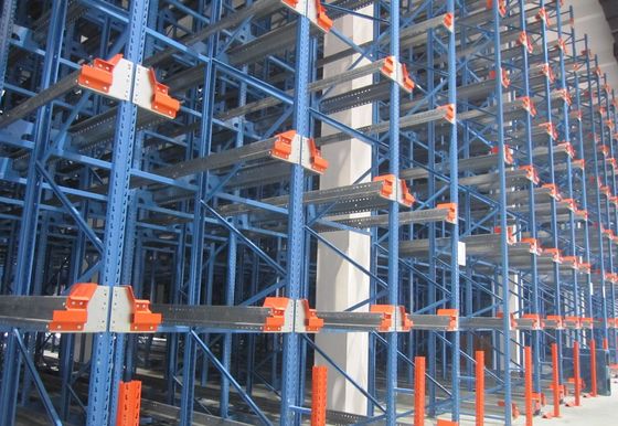 Système de stockage de navette industrielle sur mesure avec poutre en acier à haute densité / rivets en acier