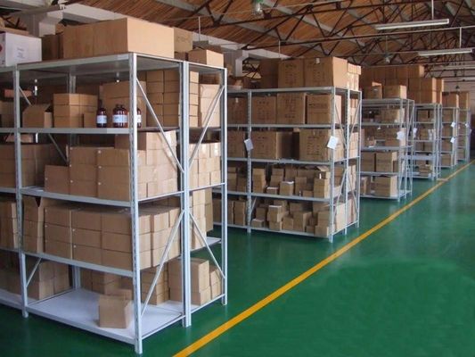 Systèmes industriels de stockage de palettes à charge moyenne multi-couches haute densité