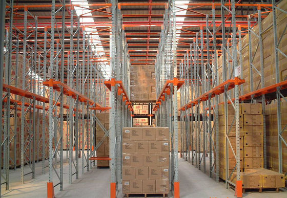 Drive dans les rayonnages de stockage en acier industriel avec finition de peinture en poudre