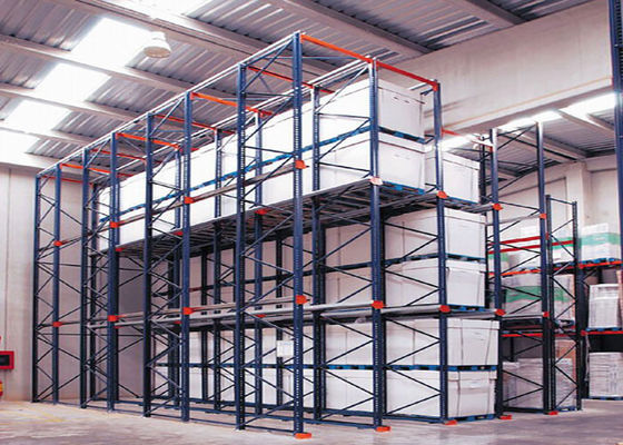 Disque à double entrée dans les étagères industrielles pour le stockage de palettes à haute densité