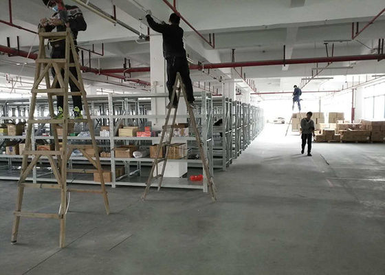 Systèmes de stockage de palettes légères à plusieurs niveaux pour l'industrie et le commerce
