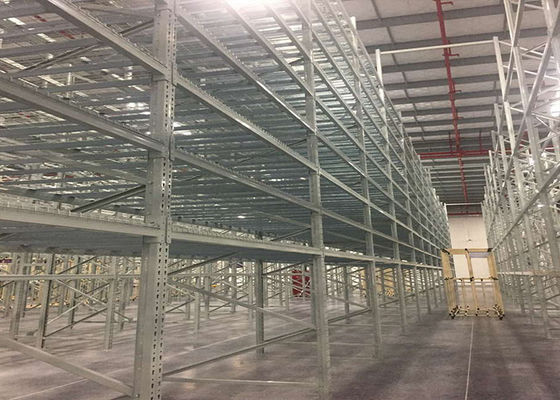 Systèmes d'étagères en acier mezzanine à support de rack gris pour un grand entrepôt
