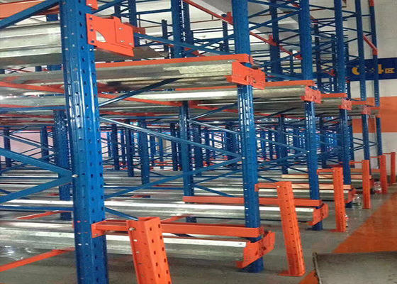 Entrepôt de stockage de palettes, système de navette pour la logistique