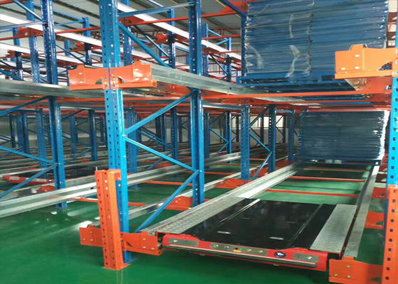Entrepôt de stockage de palettes, système de navette pour la logistique