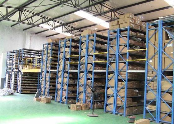 Plateaux de stockage industriels en acier mézanin à support de rack laminés à froid avec monture de support