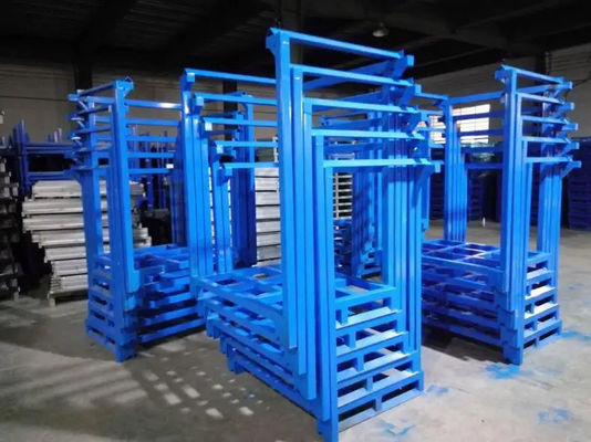Des racks métalliques verticaux personnalisés, des racks de stockage en acier empilés pour entrepôt