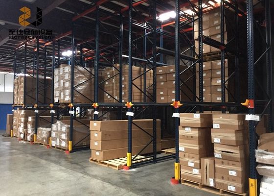 Dispositif industriel de traction des plateaux de palettes