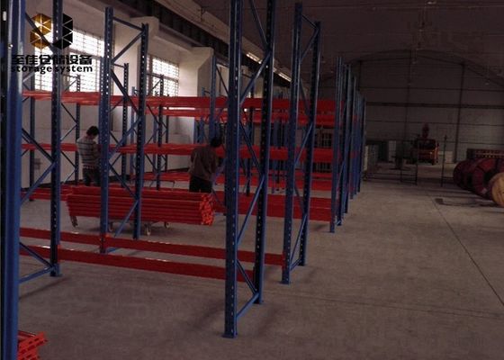 Le nombre maximal d'échafaudages est de 4500 kg par niveau, puissance revêtue de 2000-6500 mm.