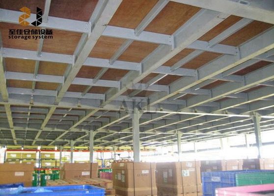Système de plateforme mézanine flexible avec capacité d'escalier de 500 kg à 4000 kg/m2