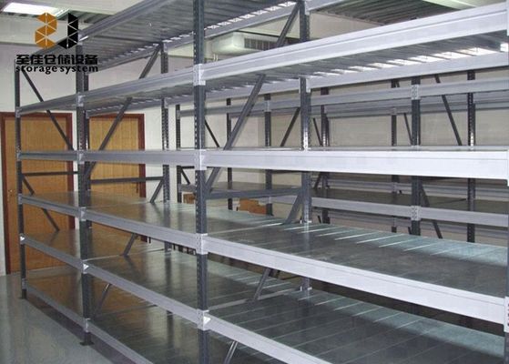 Facilité d'assemblage du rack de stockage à charge moyenne