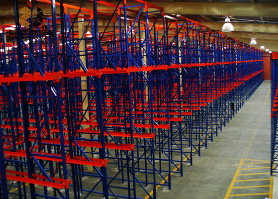 Disque dur dans les rayonnages d'entrepôt / rayonnages métalliques industriels pour le stockage