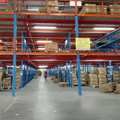 Étagères de stockage industriel recouvertes de poudre pour les systèmes de mezzanine