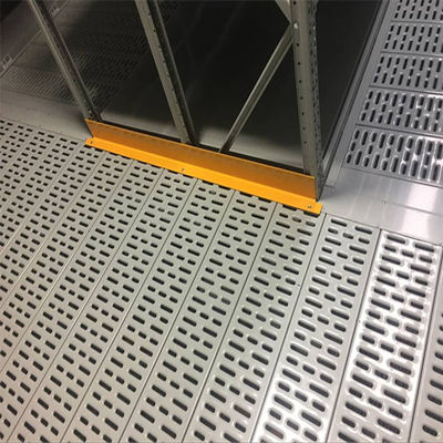 La charge de revêtement de sol en acier industriel mézanine est de 300 à 1000 kg par mètre carré pour des options de stockage polyvalentes.