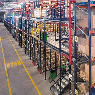 La charge de revêtement de sol en acier industriel mézanine est de 300 à 1000 kg par mètre carré pour des options de stockage polyvalentes.