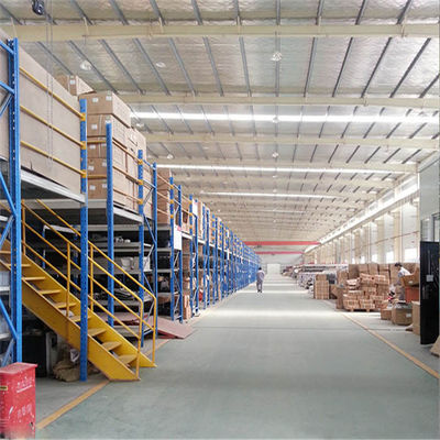 Des racks de stockage industriels en métal personnalisés pour une capacité de charge élevée et des solutions de stockage durables