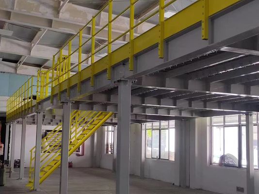 Des idées de planchers industriels modulaires maximisent l'espace et la productivité