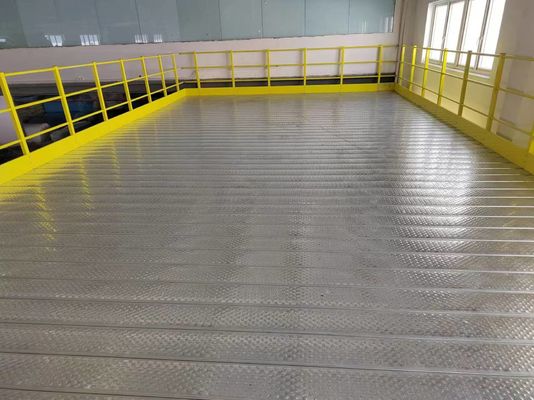 Des idées de planchers industriels modulaires maximisent l'espace et la productivité